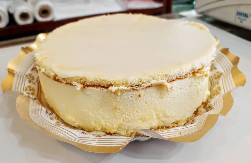Torta redonda de cobertura blanca
